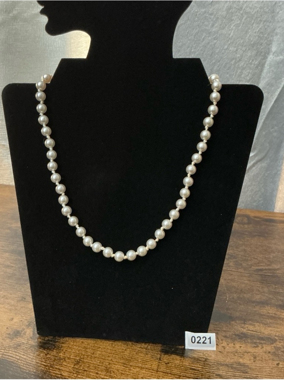 RMN White Imitation Pearl Beaded Necklace Silver-Tone Cable Chain Lobster 0221